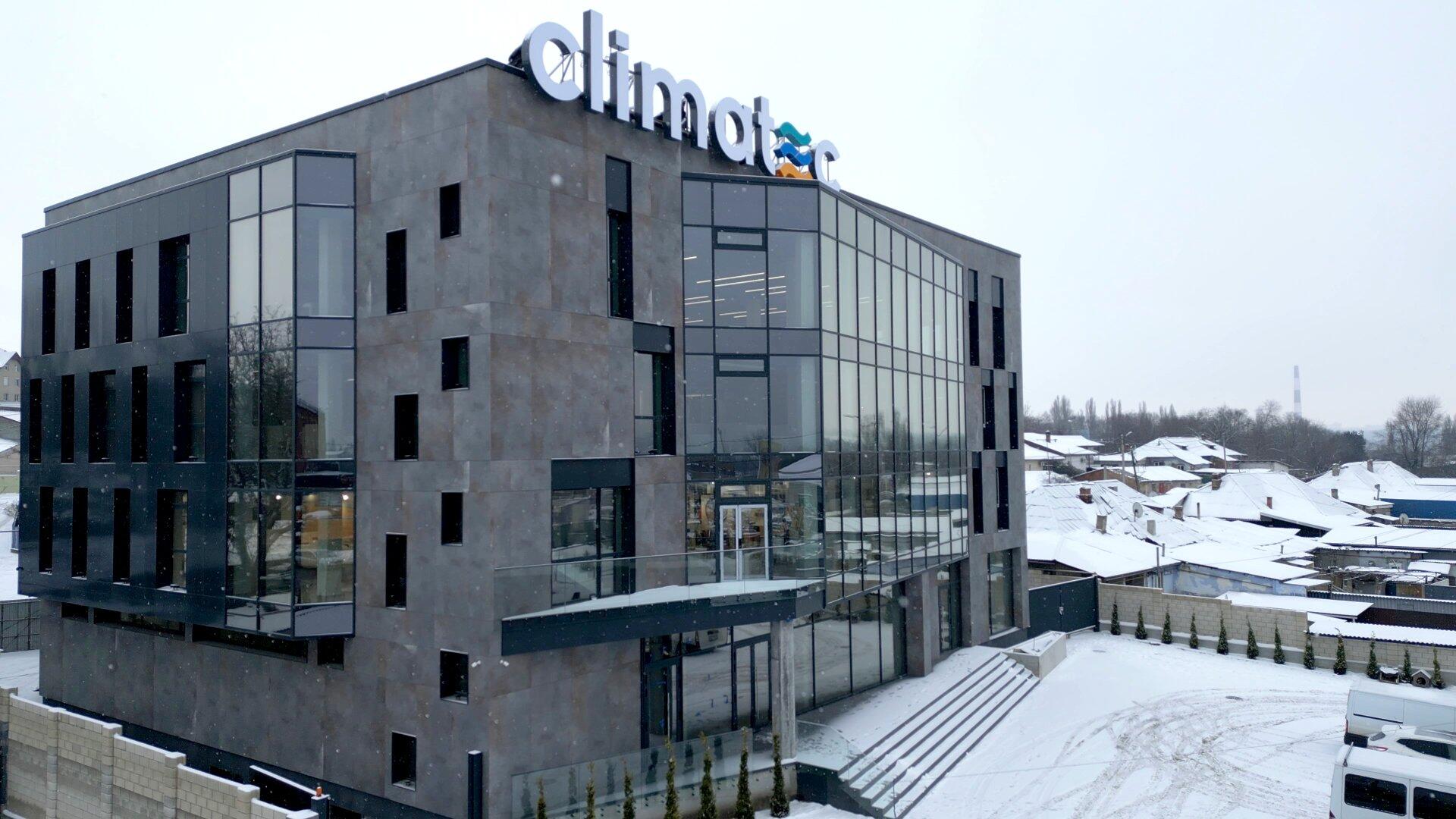 Centrul commercial cu birouri pe str.Uzinelor